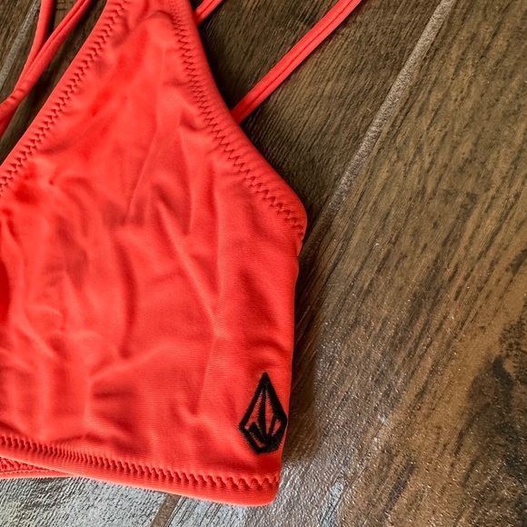 Volcom bikini top, NWOT, size M - Picture 2 of 4